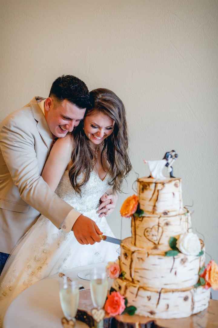 Cutting our amazing cake 