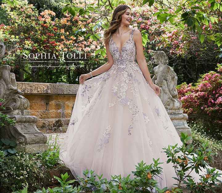 What colors compliment my dress?? Help!