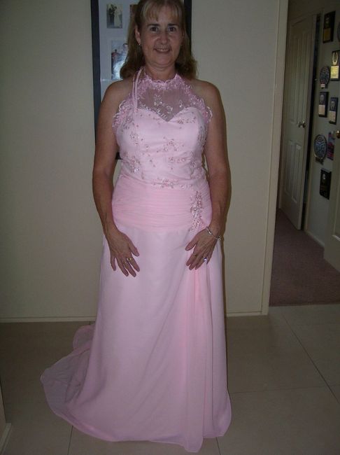 Show us your wedding dress!!!!!!