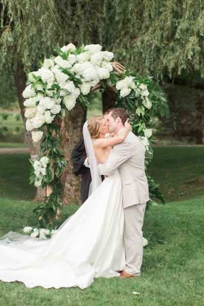 I need some wedding arch inspiration!