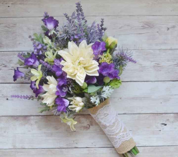 Cascading vs. Round Bouquet. Why did you pick one or the other?