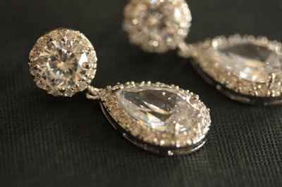 Which Bridal Sash I'm Stumped!!!!