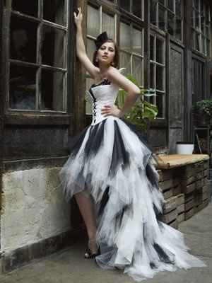 Ok We have decided on a halloween wedding!!