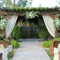 Show me your ceremony backdrops:)