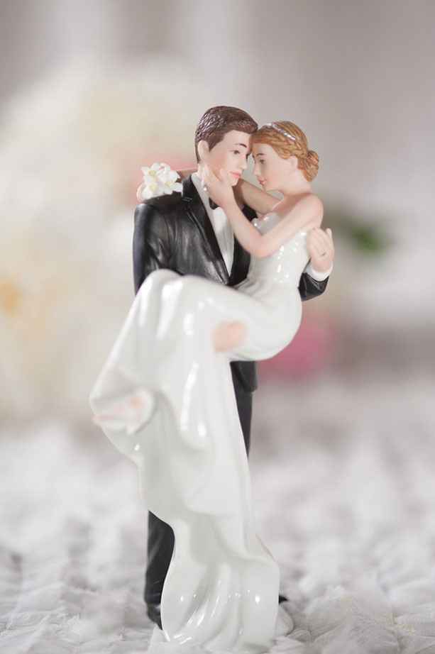 WHAT IS YOUR CAKE TOPPER?