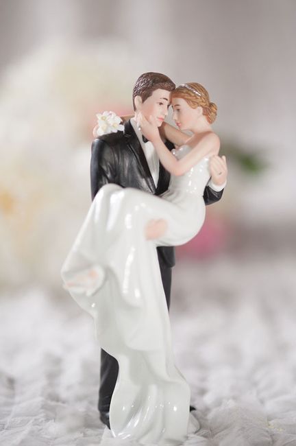 WHAT IS YOUR CAKE TOPPER?