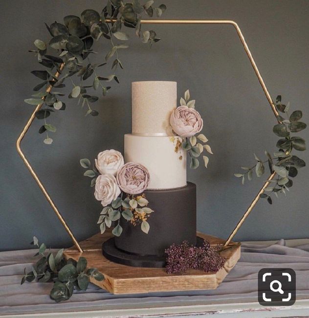 Wedding Cake - Naked or Fondant? 1