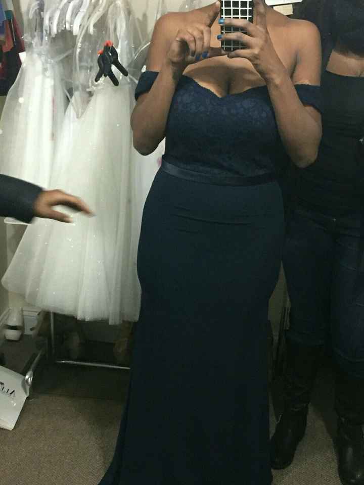 Bridesmaids wearing the same dress, ideas to have maid of honor stand out