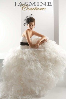 I need help finding a dress like this please! If not do i need to do get a custome dress?