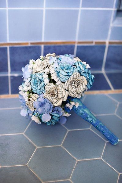 My first finished diy comic book rose bouquet! Tips/thoughts?