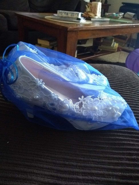 Let me see your shoes! -or lack of- *pic Included* - 1