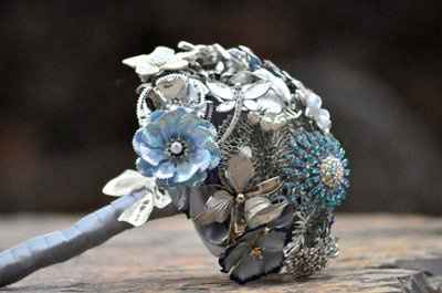 Brooch bouquet question!!!!!!!