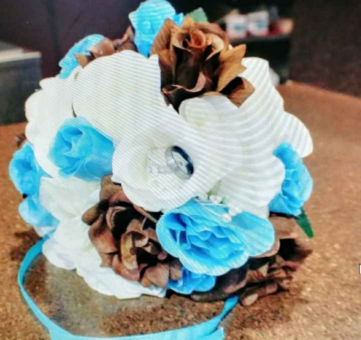 Show me your flowerless/artificial/silk/paper flower bouquets and centerpieces