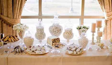 favors