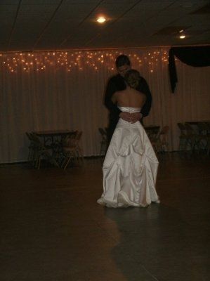 post your wedding  dress pic thanks.