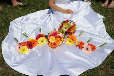 post your wedding  dress pic thanks.