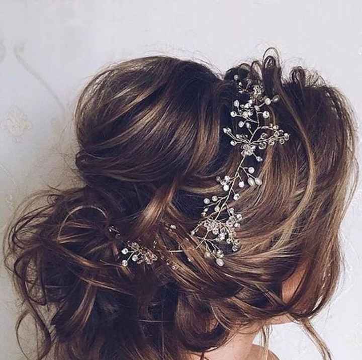  Messy bun with veil - 1