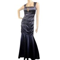 Dressing a mother who is in denial about her body type