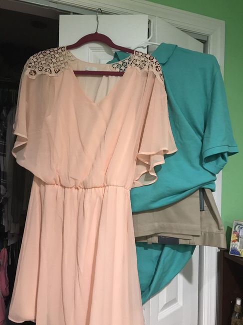 Engagement photos outfits