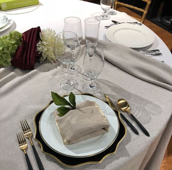 Linens and tablescapes... show me yours! - 1