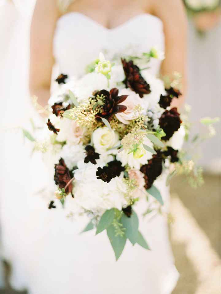 What kind of flowers? Real, faux, sola, or paper? - 2