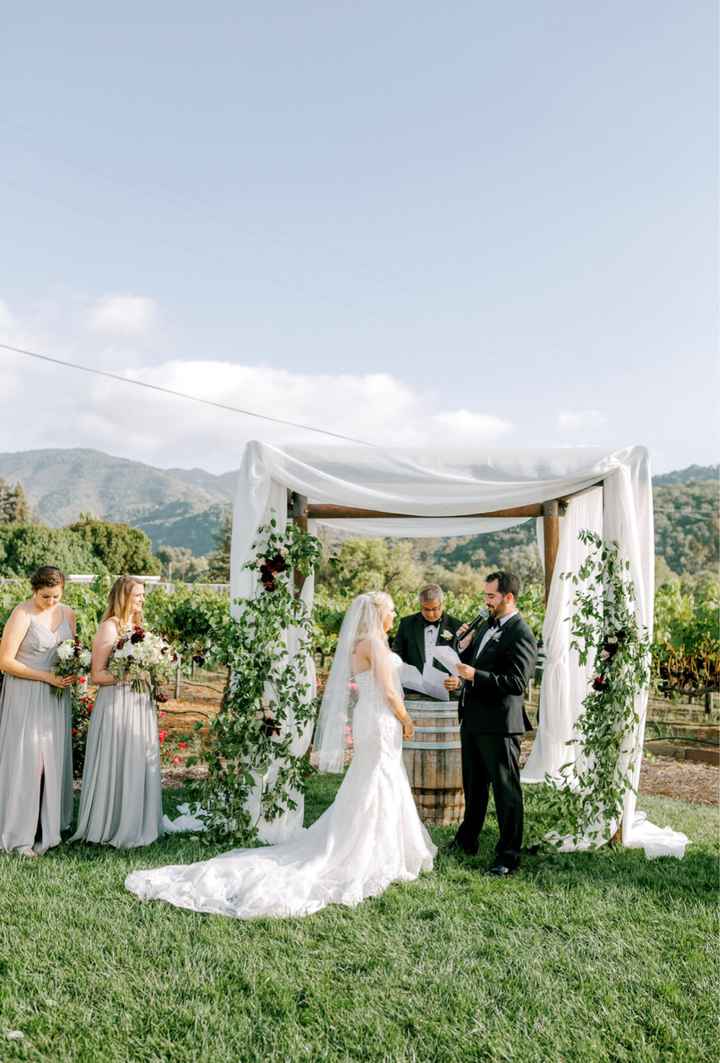 Where to find the curtain style backdrop?! - 1