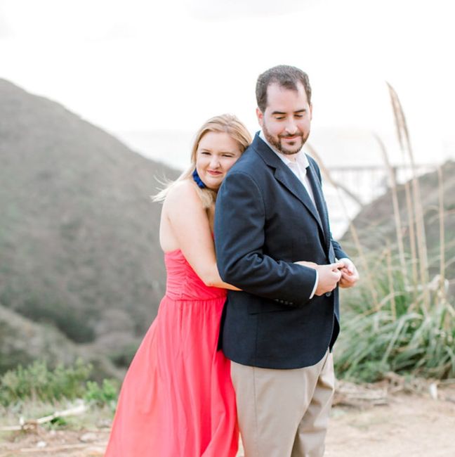 2 outfits for engagement photos? - 2