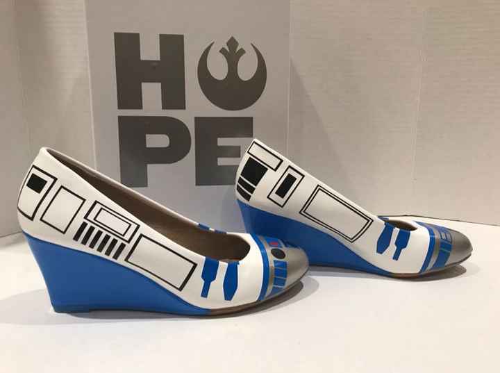 Show me your wedding shoes, any wedge heels in the house? - 1