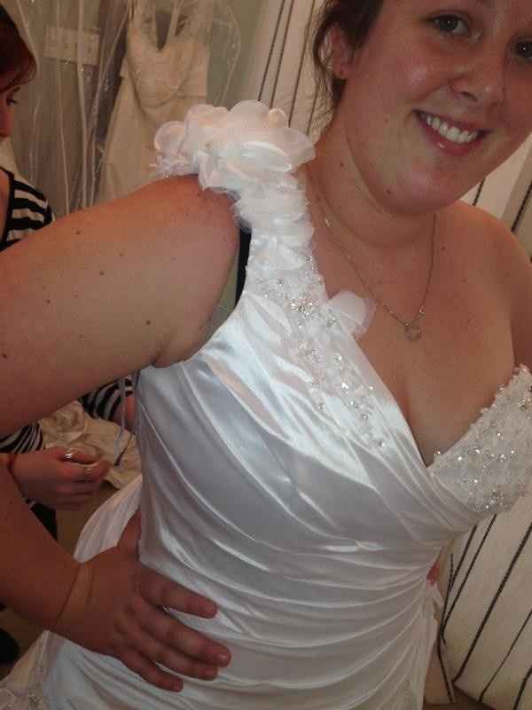 I wanted a Cream wedding, but i bought w white dress!!!