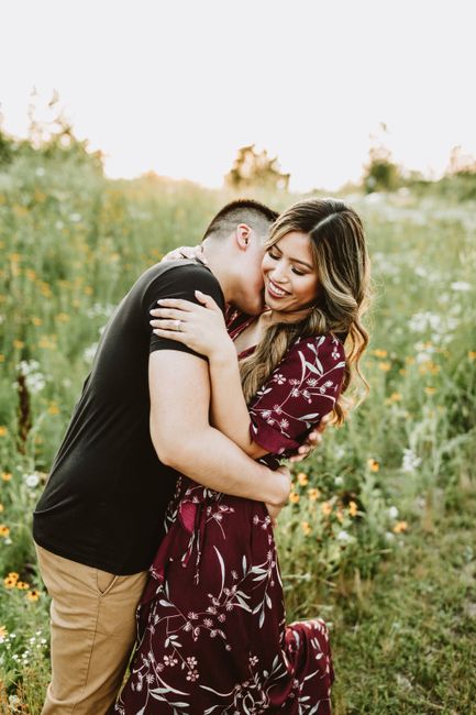 Show off your favorite engagement pictures 35