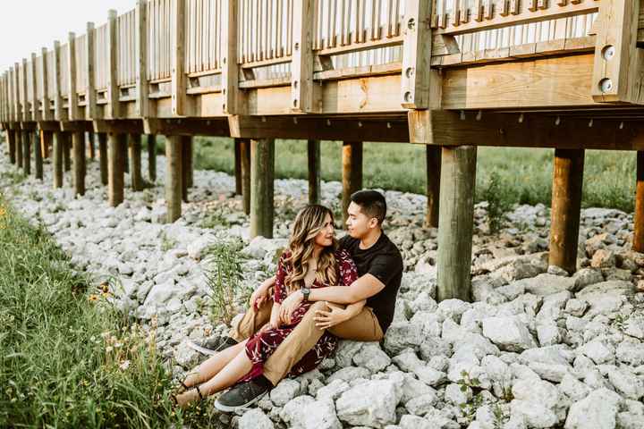 Show off your favorite engagement pictures - 5