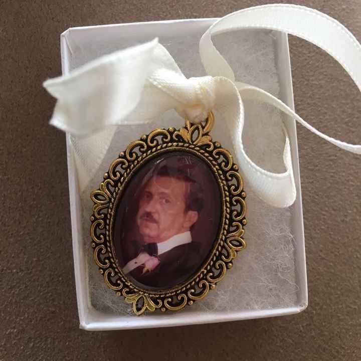Bouquet picture charm