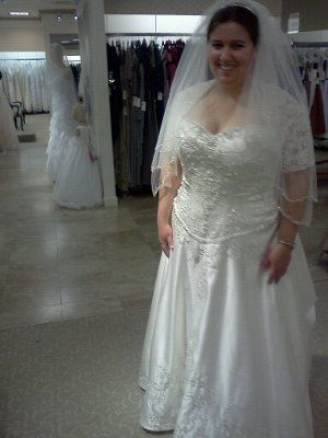 FINAL dress fitting!!! I have a dress that fits me now :)