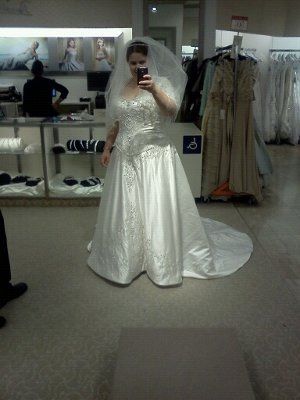 FINAL dress fitting!!! I have a dress that fits me now :)