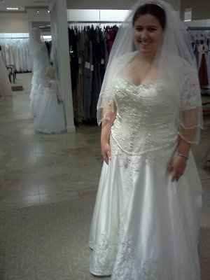 FINAL dress fitting!!! I have a dress that fits me now :)
