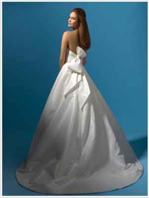 Show off your dress's ladies.