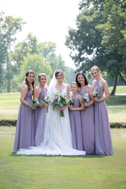 Can my bridesmaids wear different dresses? 3