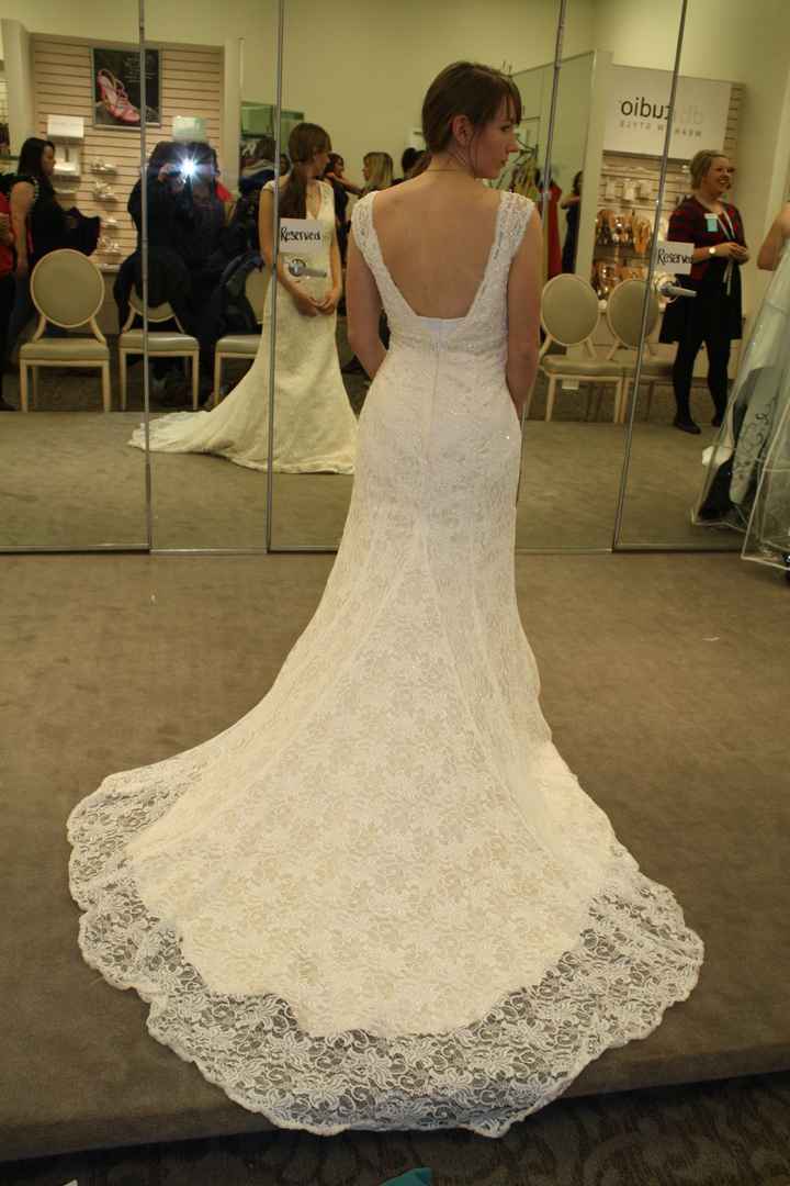 Short brides - show me your dresses!
