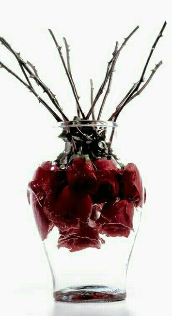 These are a few of the decorations that I've come across on Pinterest for my gothic "interview With a Vampire" wedding that I'm so going to recreate t 12