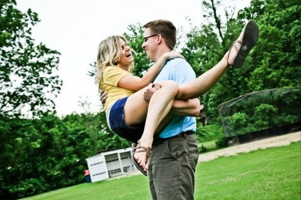 What to wear for engagment photos?