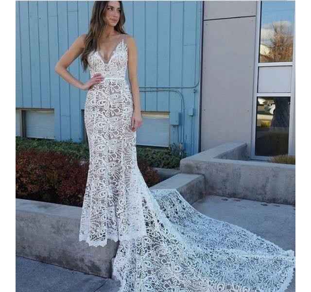 Second guessing 2700$ Dress :/