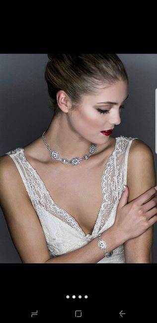 What material/color shoe with this dress & jewelry?