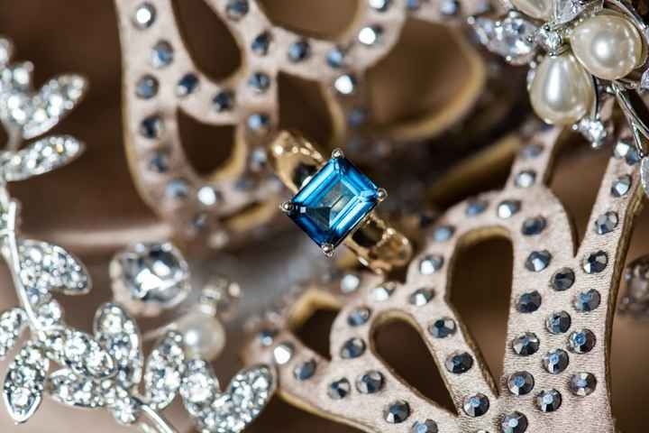 engament ring close up