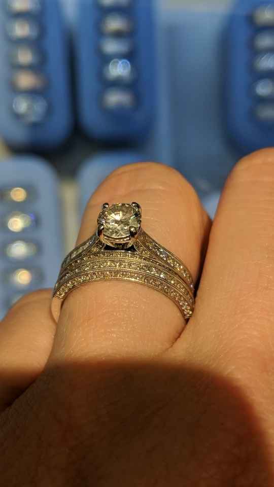 Show me your 2-2.5 carat rings - 2