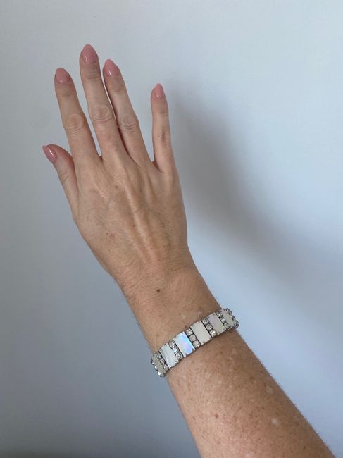 Bracelet or no bracelet? 3