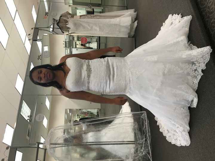 I looove dress threads! Are you rocking white?