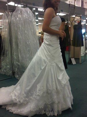 What does your dress look like? Post pics or give style number. I want to know what the trend is!