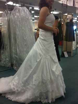 What does your dress look like? Post pics or give style number. I want to know what the trend is!