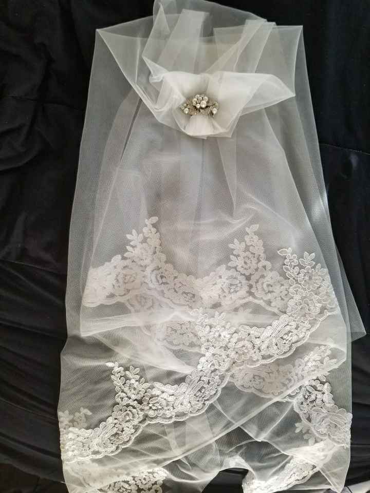 DIY: veil and garter addition!