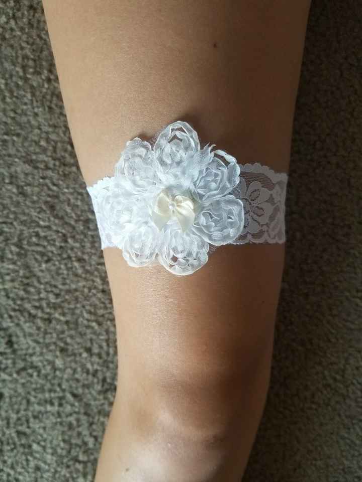 DIY: veil and garter addition!